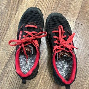 TR1 Junction Water/Hiking Sneakers - Women's Size 8